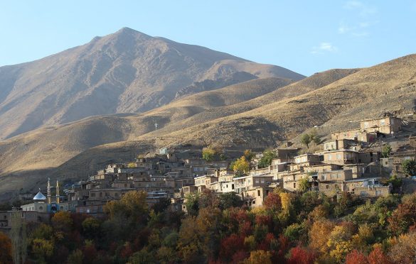 روستای دیزباد ؛ اولین روستای کشور که شبکه برق خصوصی داشت